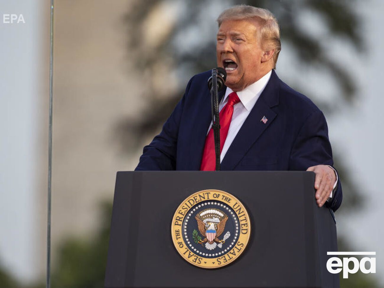 Куомо считает, что Трамп способствует распространению коронавируса