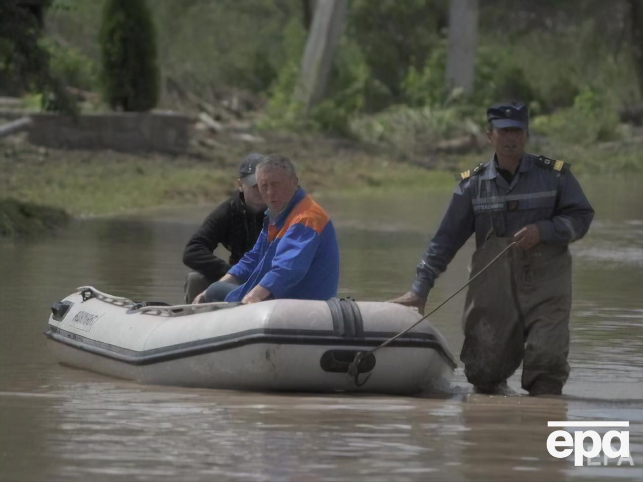 Через інтенсивні опади наприкінці червня сталося підтоплення автодоріг та домогосподарств у п'яти областях України