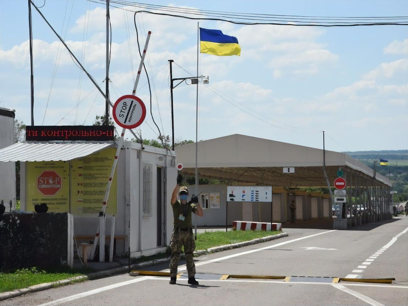 Сьогодні КПВВ працює