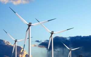 О намерении правительства снизить "зеленые" тарифы стало известно в сентябре прошлого года, после чего начались переговоры с инвесторами