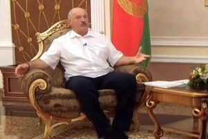 Лукашенко 2018 року прийшов на інтерв'ю до знімальної групи телеканала "Беларусь 1" у шкарпетках