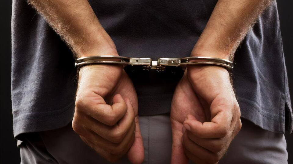 Злоумышленник во время общения через интернет посылал детям изображения порнографического характера