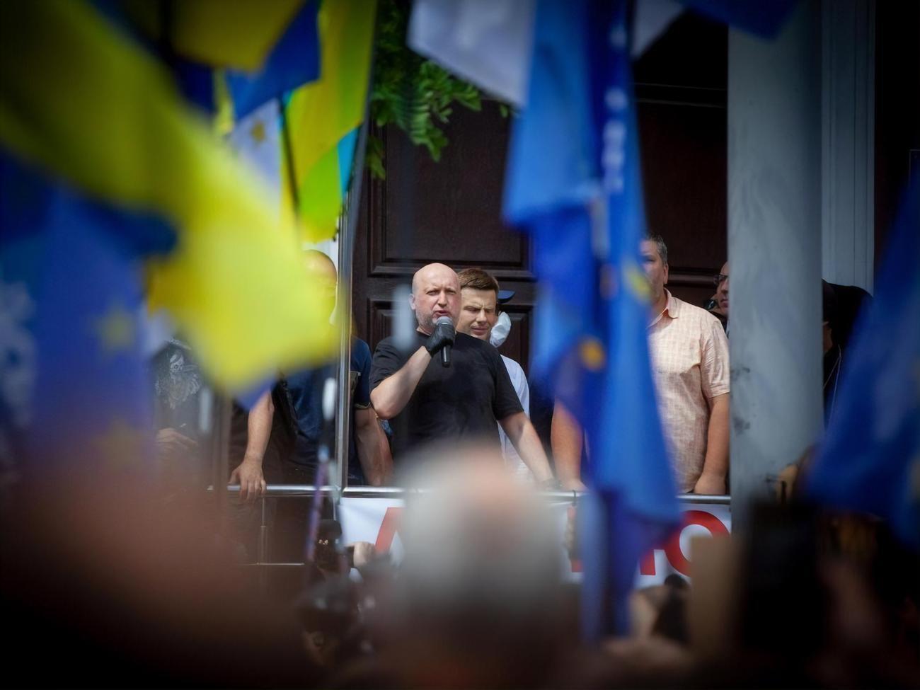 Турчинов: Коли приходять якісь дядьки і просто зупиняють комплекс, який несе бойове чергування... Як це можна назвати?