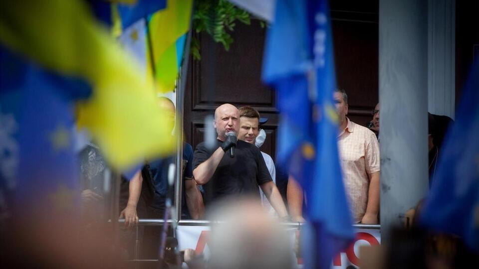 Турчинов: Коли приходять якісь дядьки і просто зупиняють комплекс, який несе бойове чергування... Як це можна назвати?