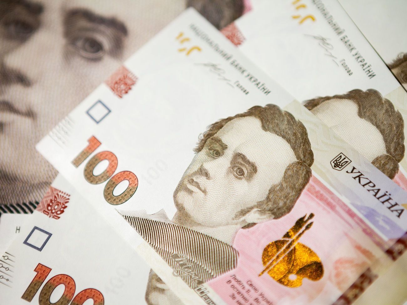 Курс гривні зріс щодо основних валют