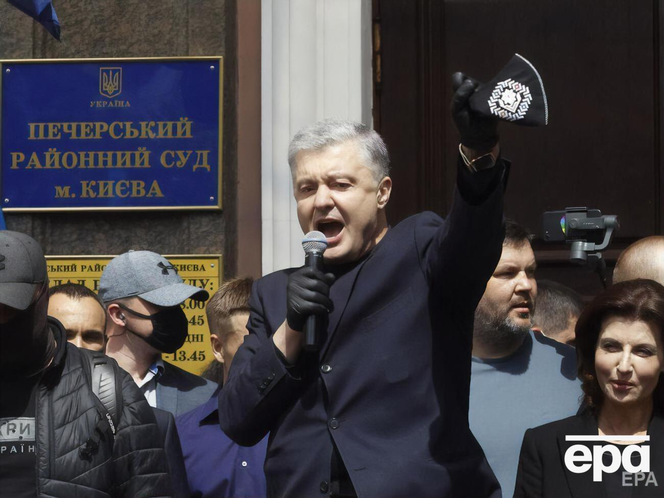 Печерский районный суд собрался третий раз, чтобы избрать Порошенко меру пресечения