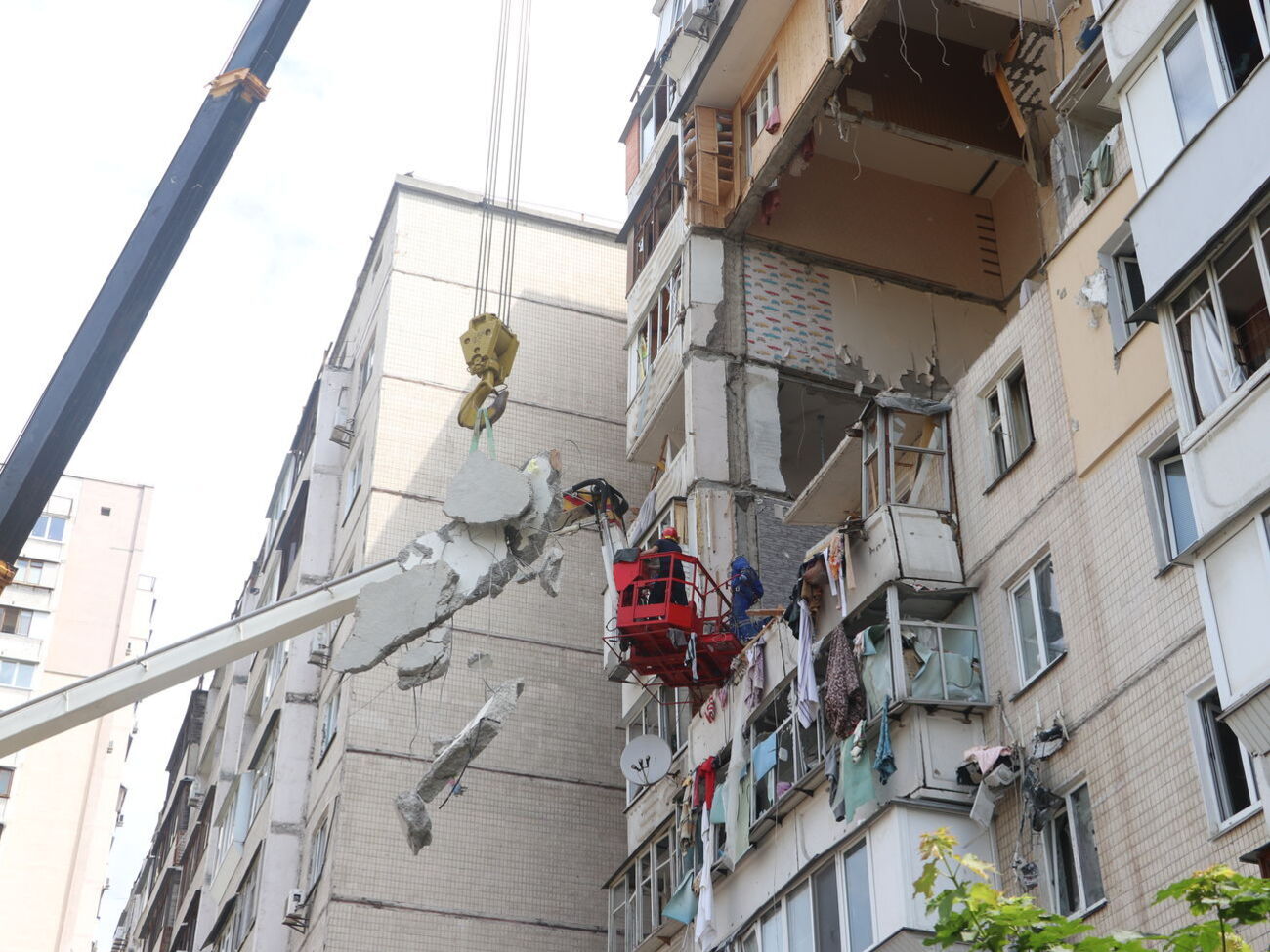 Взрыв в шестом подъезде дома в Дарницком районе Киева прогремел 21 июня в 10.00