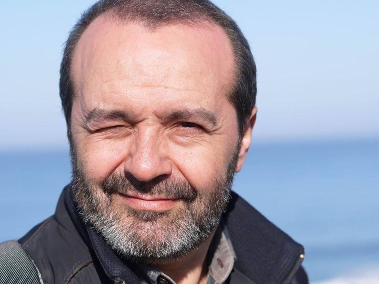 Сьогоднішня "держава" у РФ – це сором'язливий евфемізм. Держава давно згнила зсередини і лежить у трусі. Ми в заручниках у злодіїв і вбивць