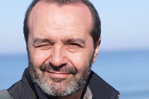 Сьогоднішня "держава" у РФ – це сором'язливий евфемізм. Держава давно згнила зсередини і лежить у трусі. Ми в заручниках у злодіїв і вбивць