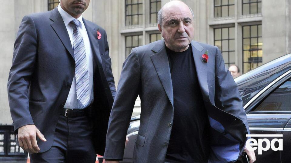 Епископ Димитрий в три часа ночи открыл главный храм, чтобы обвенчать Березовского, рассказал Саакашвили