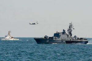 На територію України допускають війська інших держав для участі в міжнародних військових навчаннях