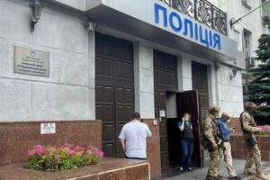 У групі були представники підрозділу з боротьби з незаконним обігом наркотиків