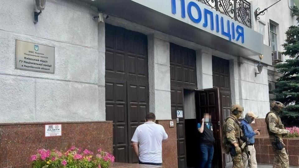 В группе были представители подразделения по борьбе с незаконным оборотом наркотиков