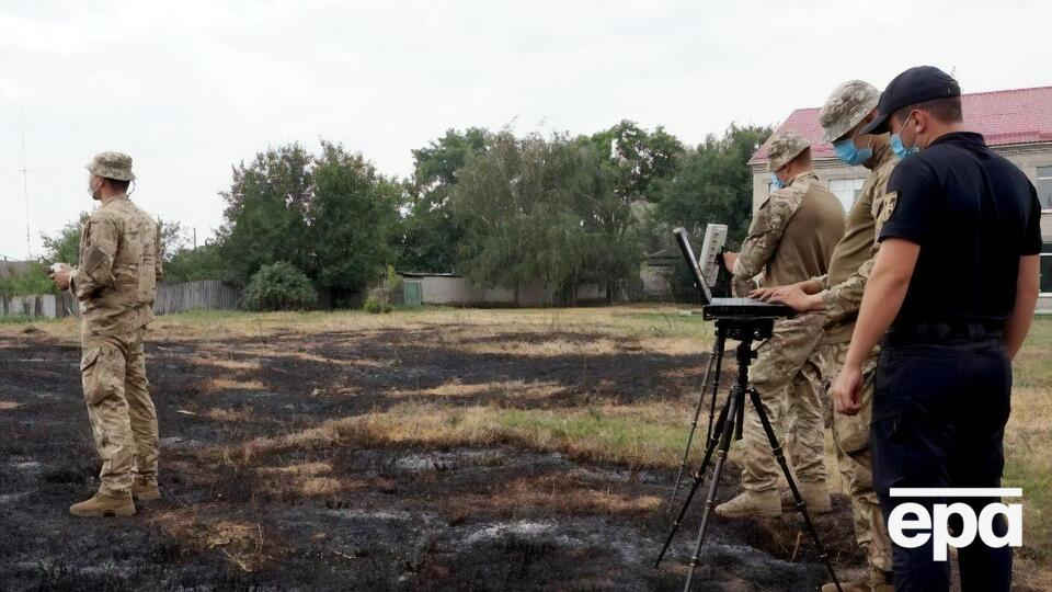 Українські військові допомагають гасити лісові пожежі в Луганській області