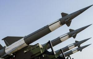 С 2006 года Северная Корея произвела шесть испытаний ядерного оружия и десятки запусков баллистических ракет