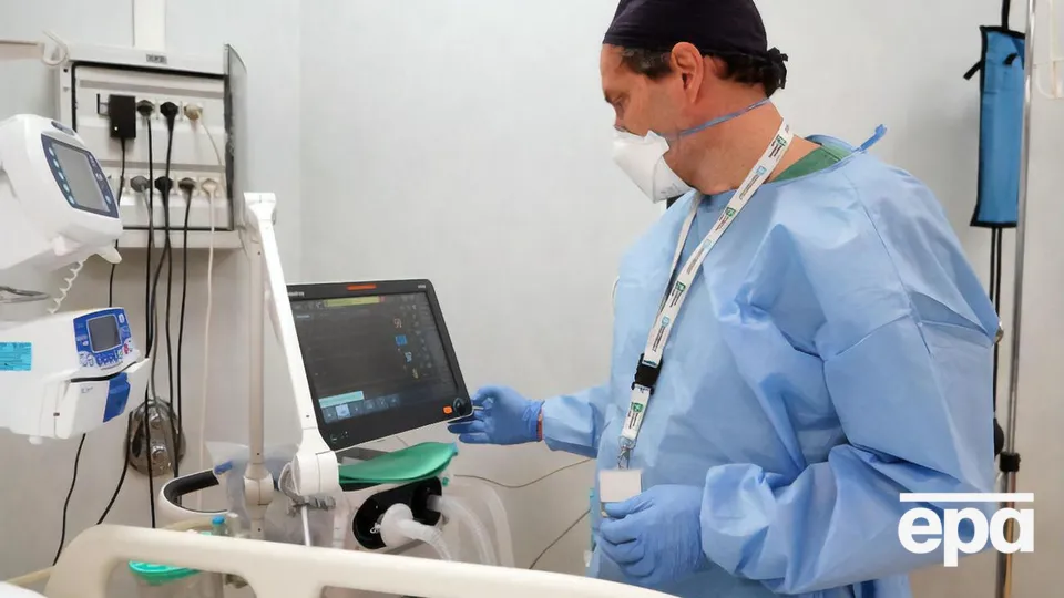 Коронавірус не стає менш заразним із часом, як вважали на початку пандемії