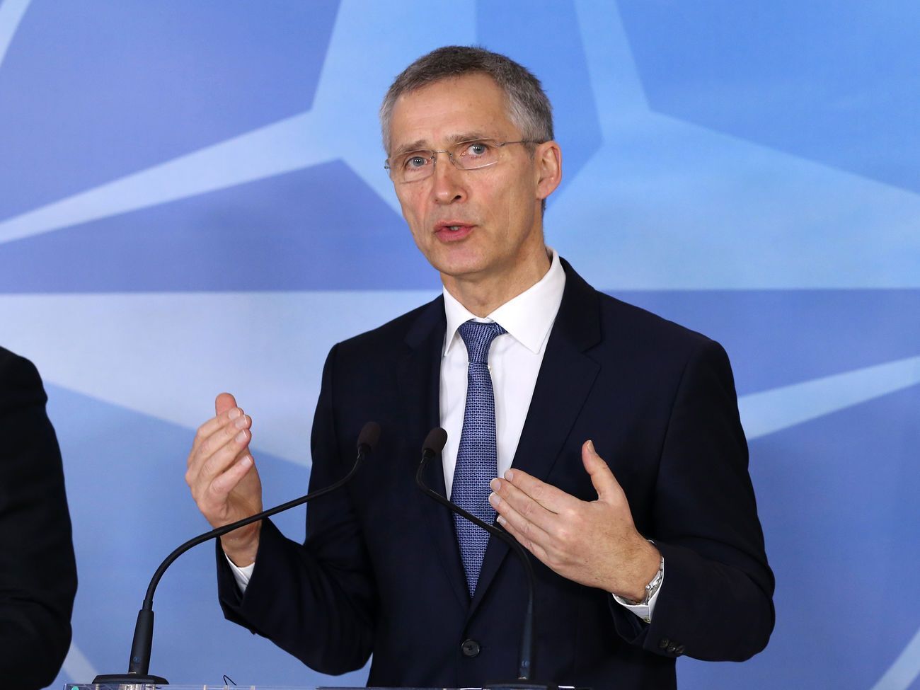 Міністр оборони України запросив генсека НАТО відвідати країну з офіційним візитом