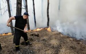 Боротьба з вогнем триває в Луганській області