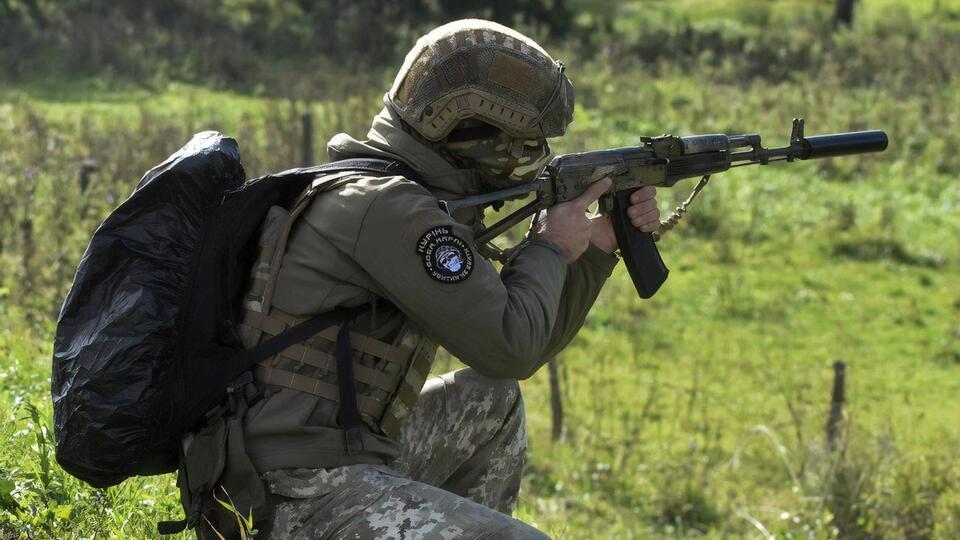 Модульна конструкція гвинтівки дає змогу легко робити заміну компонентів: цівки, пістолетного руків'я