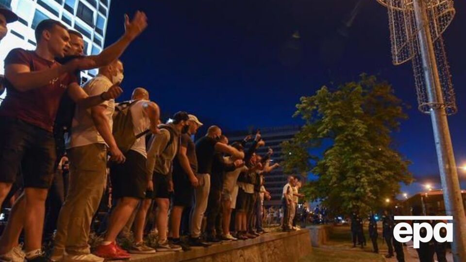 За даними правозахисників, під час протестів було затримано більше ніж 120 осіб