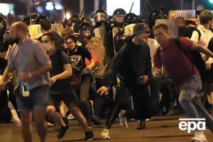 Після закриття виборчих дільниць у Білорусі силовики почали затримувати людей
