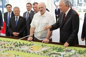 Лукашенко (другий праворуч): Політика одна має бути – люди