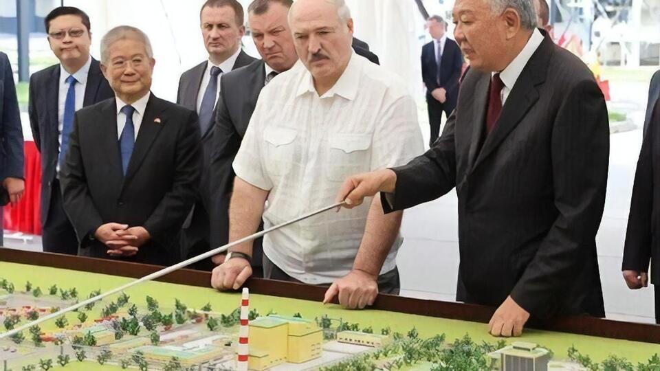 Лукашенко (другий праворуч): Політика одна має бути – люди