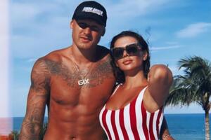 Седокова сопроводила пост диалогом из фильма "Мистер и миссис Смит".