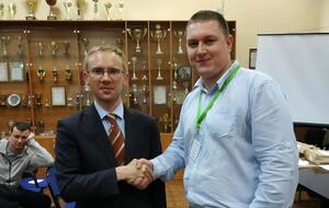 Солопов (справа) не выходит на связь с ночи