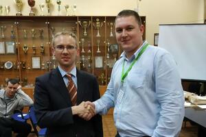Солопов (праворуч) не виходить на зв'язок від ночі
