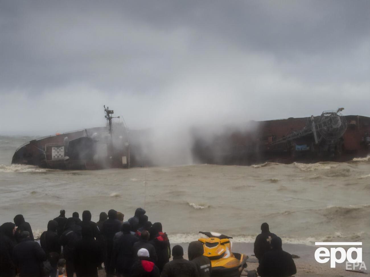 Танкер Delfi затонул возле пляжа в Одессе в ноябре 2019 года