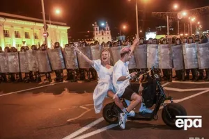 Люди вышли на акции протеста в Минске 9 августа после окончания голосования на выборах президента