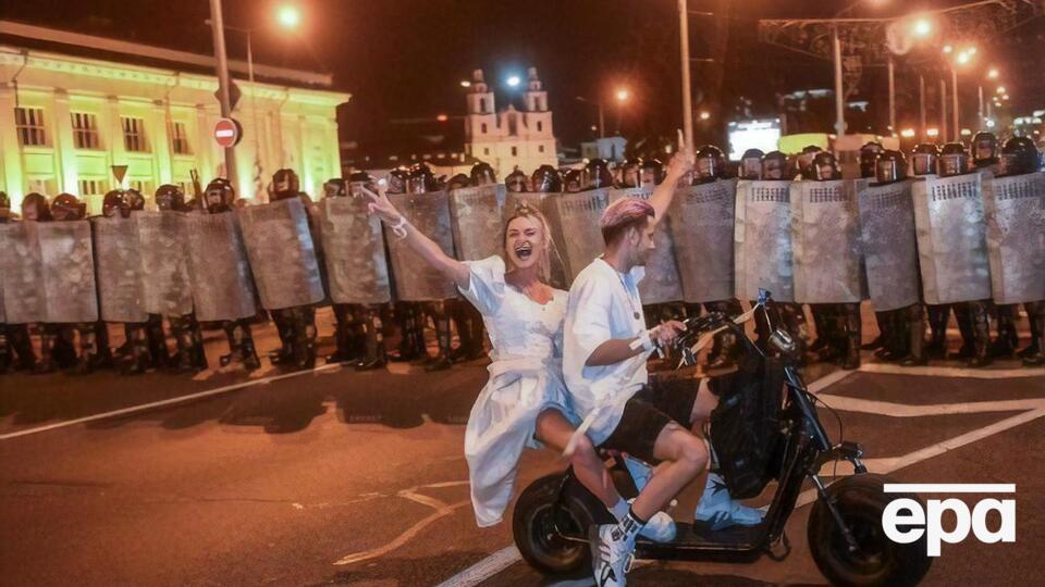 Люди вийшли на акції протесту в Мінську 9 серпня після закінчення голосування на виборах президента