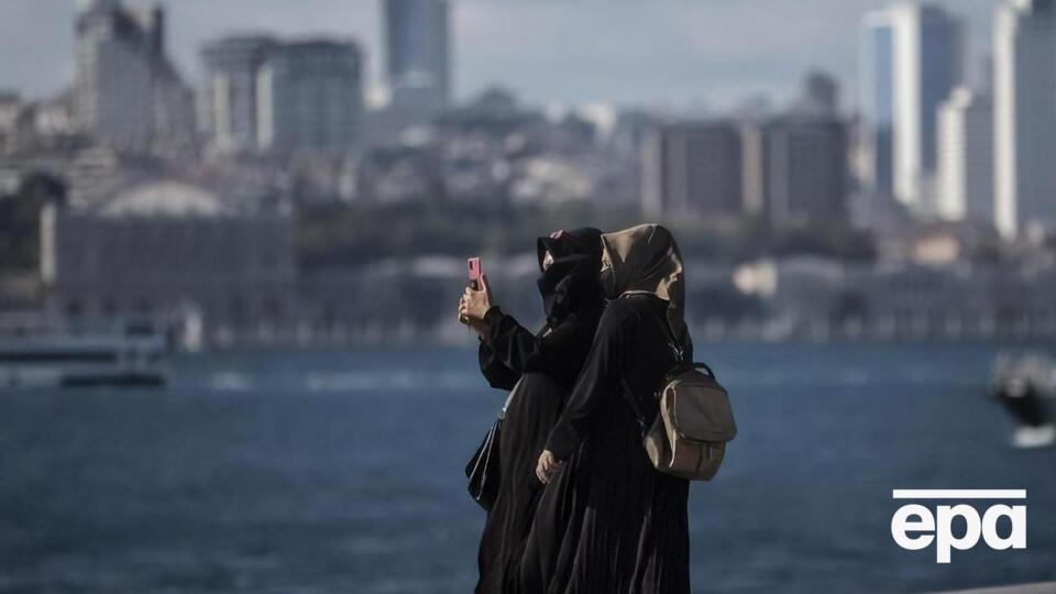 Коронавірус поширюється світом від кінця 2019 року