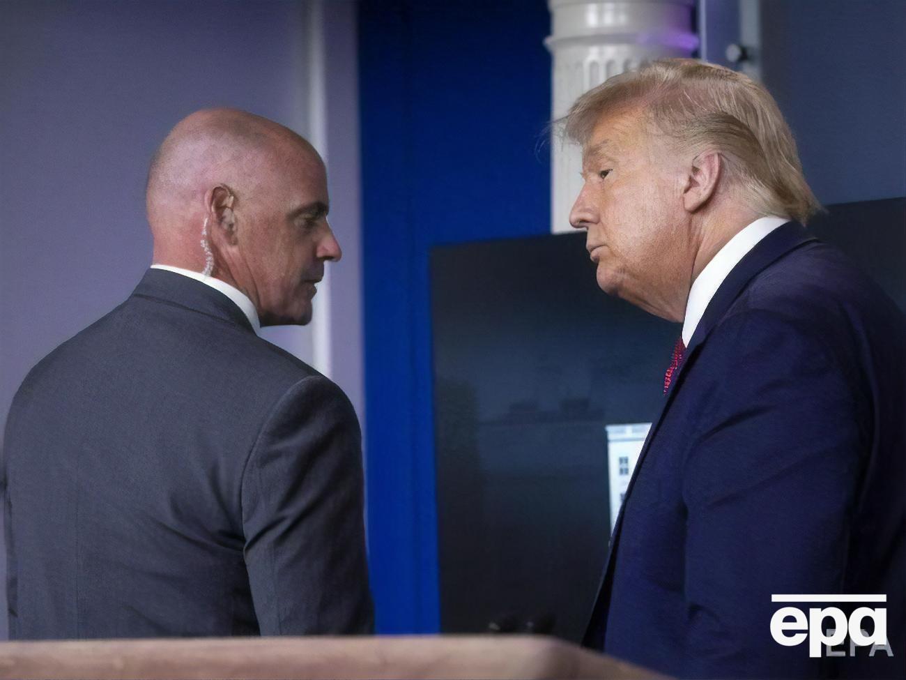 Трампа вывел из зала сотрудник охраны