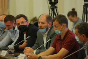 Мартинов (у центрі): Ми маємо велику проблему зі змінами, які вносили до ДБН