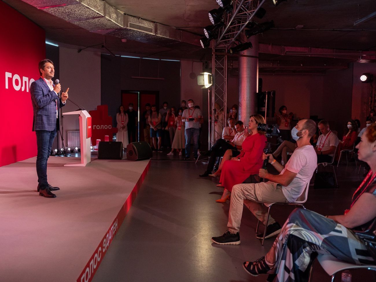 Притула является активистом волонтерского движения, которое оказывает помощь украинским солдатам