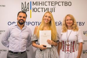 Свидетельство об официальной регистрации получили Ясинский, Полякова и Степаненко