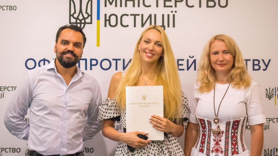 Свідоцтво про офіційну реєстрацію отримали Ясинський, Полякова та Степаненко