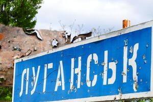 13% украинцев считают, что жители ОРДЛО и Крыма остались проживать в оккупации по собственному желанию
