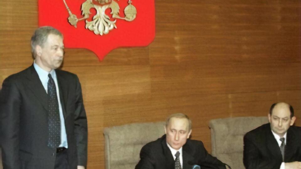 Президент РФ Володимир Путін (у центрі) призначив Бориса Гризлова (зліва) міністром внутрішніх справ 28 березня 2001 року