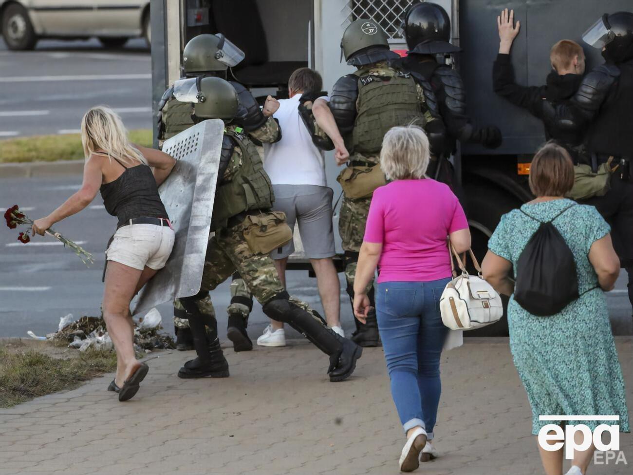 У Білорусі силовики масово затримують учасників протесту