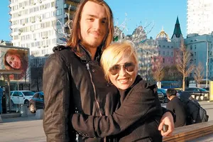 По словам сына певицы (на фото), отчим неоднократно устраивал скандалы