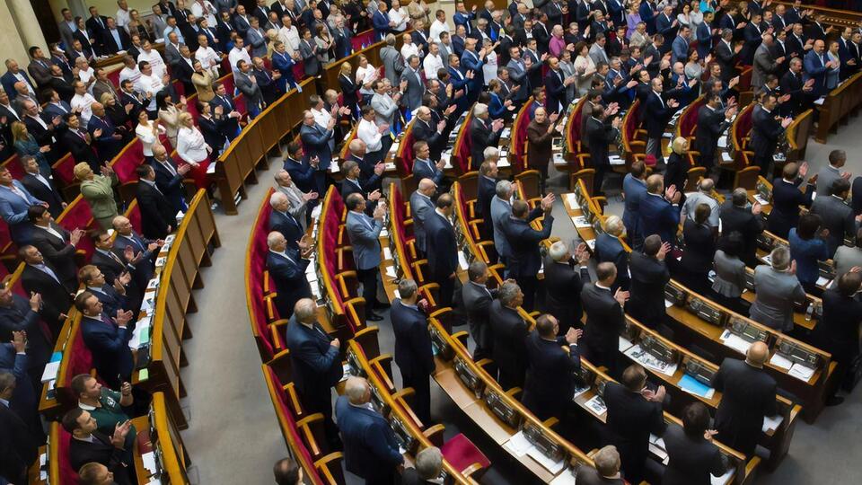 Наразі можливості ініціювати громадянами складання депутатами повноважень немає