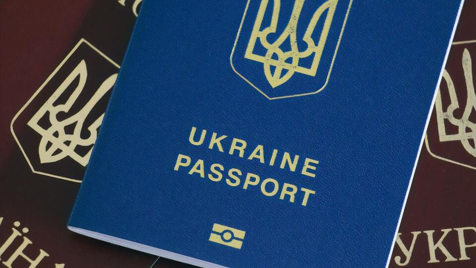 Дія паспорта у вигляді книжечки для українців понад 45 років є безстроковою