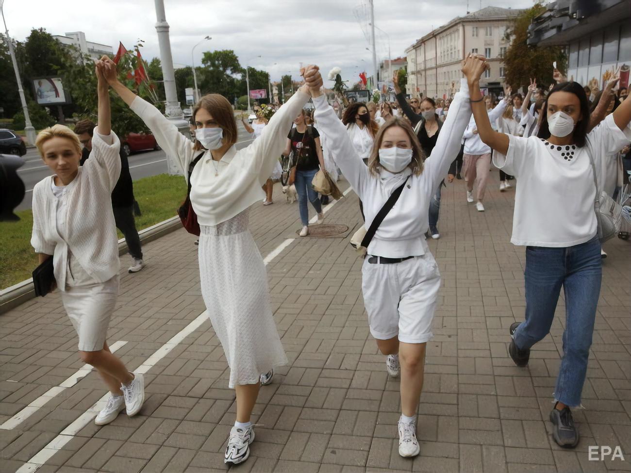 У Мінську жінки вийшли на марш солідарності із затриманими та постраждалими учасниками протестів. Фоторепортаж