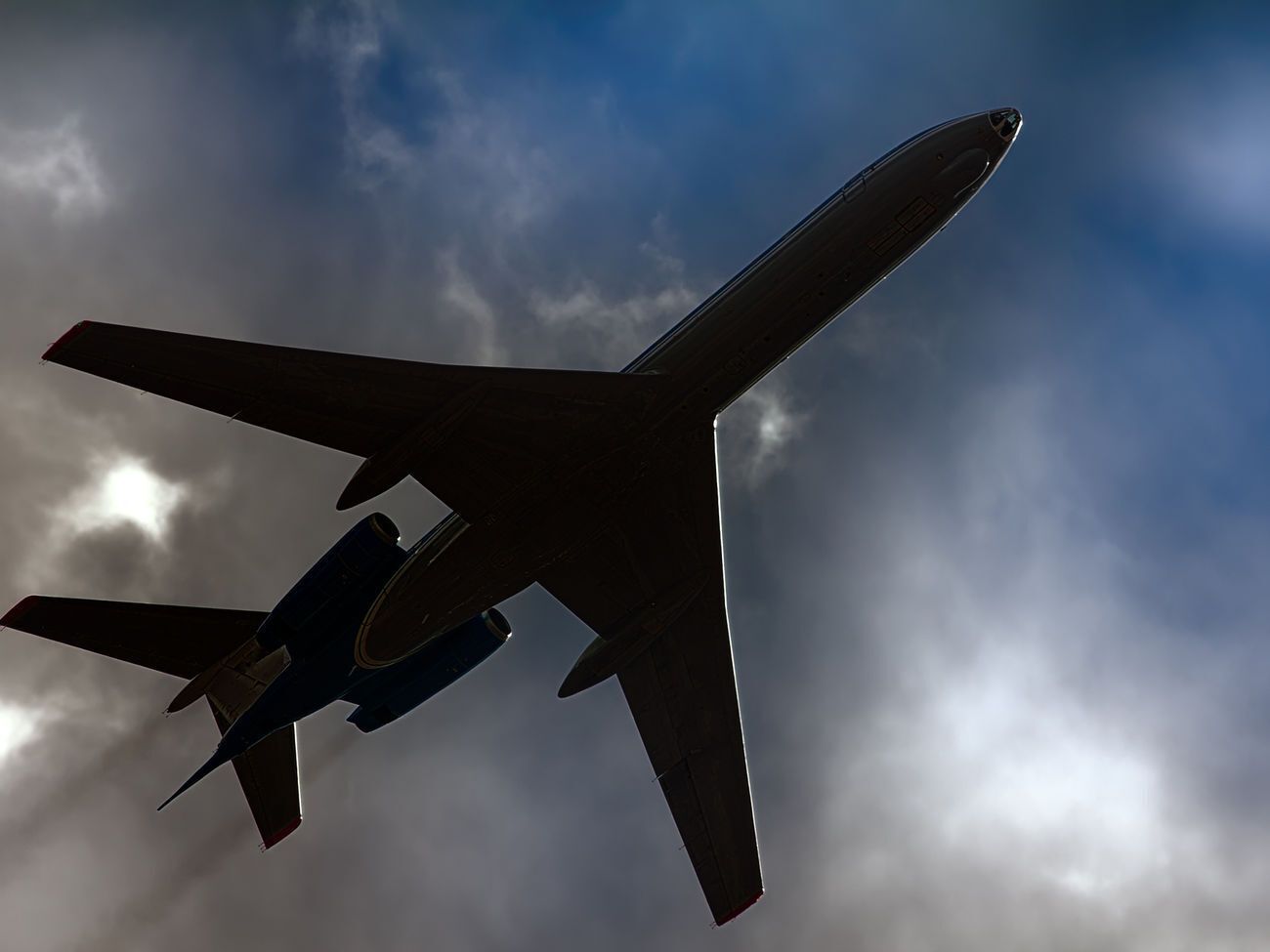 Часть воздушных судов такого типа оборудовалась средствами спецсвязи