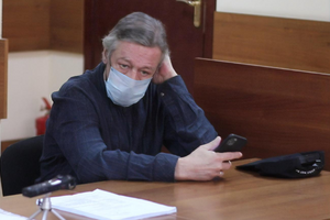 11 августа Ефремова госпитализировали из Пресненского суда с подозрением на инсульт