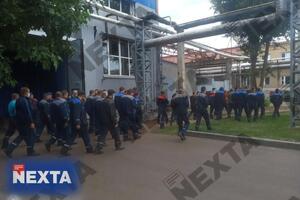 Рабочие требуют отменить результаты выборов президента и провести новое голосование