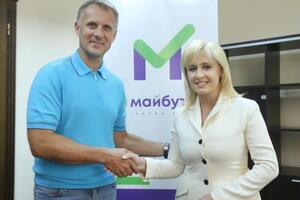 Координатор избирательного штаба партии "За майбутнє" Ярослав Москаленко и заместитель председателя Аграрной партии Украины Инна Костыря